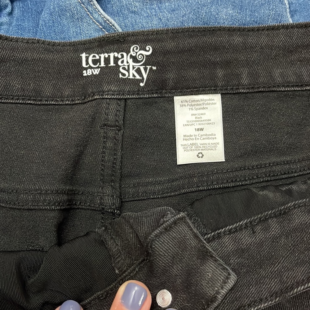 Lot of Women’s Shorts - Picture 2 of 10